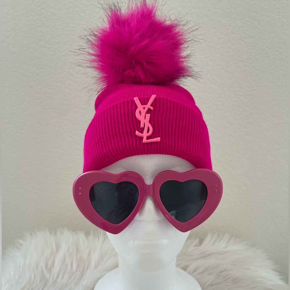 Winter Knit Pom Pom fuschia Hat + 🎁